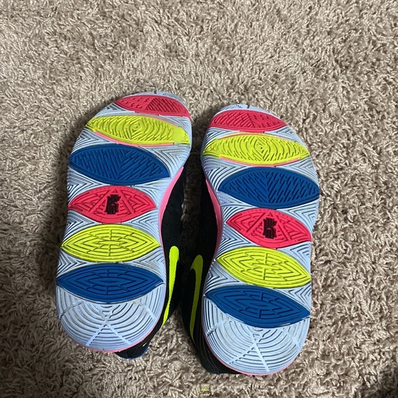 Kyrie Irving - Picture 3 of 9